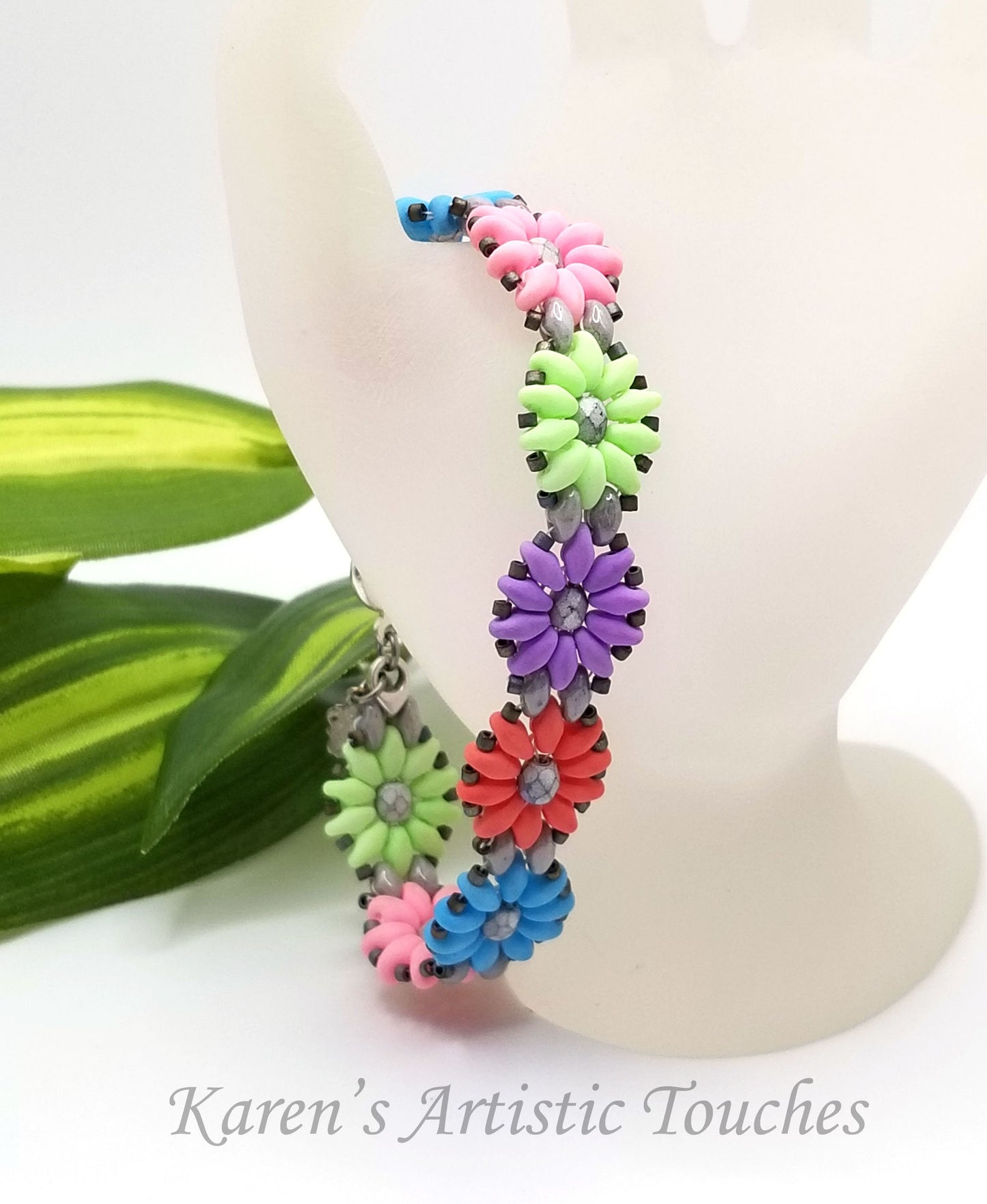 Daisy Chain Beaded Weaving Bracelet, Frosted Pastel Colors Flower Bracelet, Multicolor Jewelry, Teen Gift